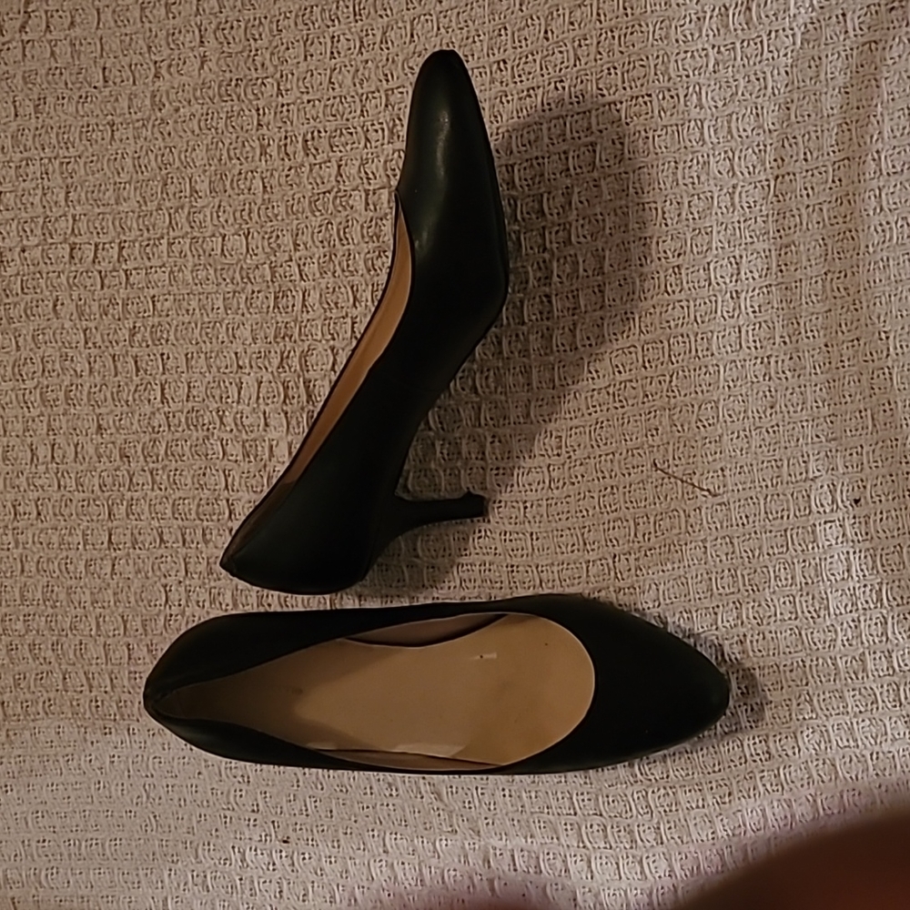 Liz Claiborne, size 8.5, black,
